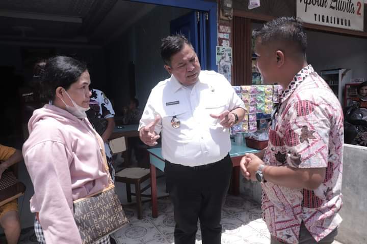 Ditengah Kunjungan di Tigalingga, Donarika br. Pandiangan Temui Bupati, Minta Jalan Ke Desanya Diper