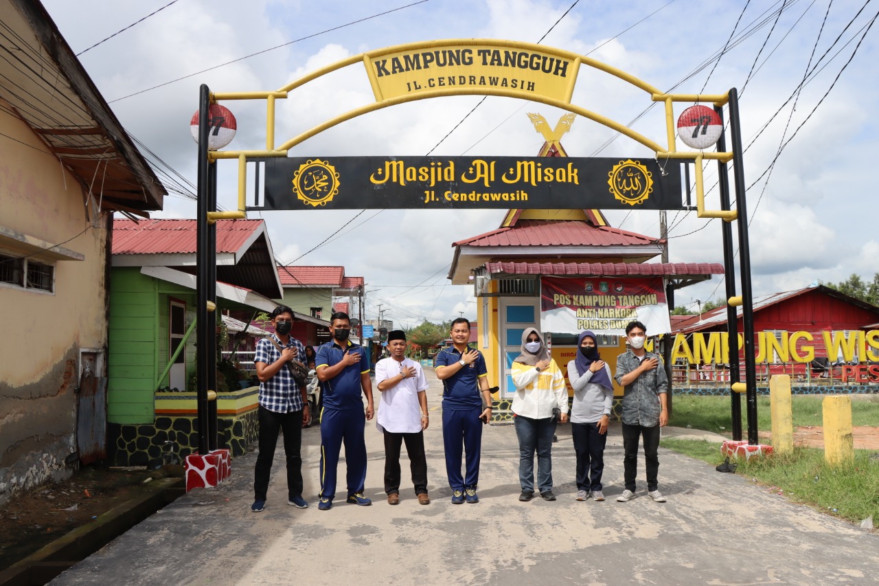 Polisi Hu.anis, Kali Ini Satnarkoba Polres Dumai Salurkan Bantuan Bagi 3 Orang Lansia