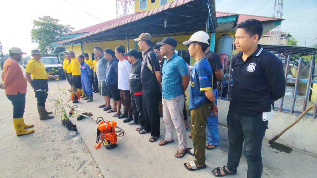 Polres Dumai Bersama Masyarakat Gencar Gotong Royong Antisipasi Banjir di Dumai Timur