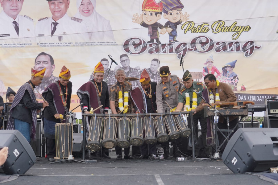 Pesta Oang-Oang Hiasi HUT Pakpak Bharat Yang Ke-20