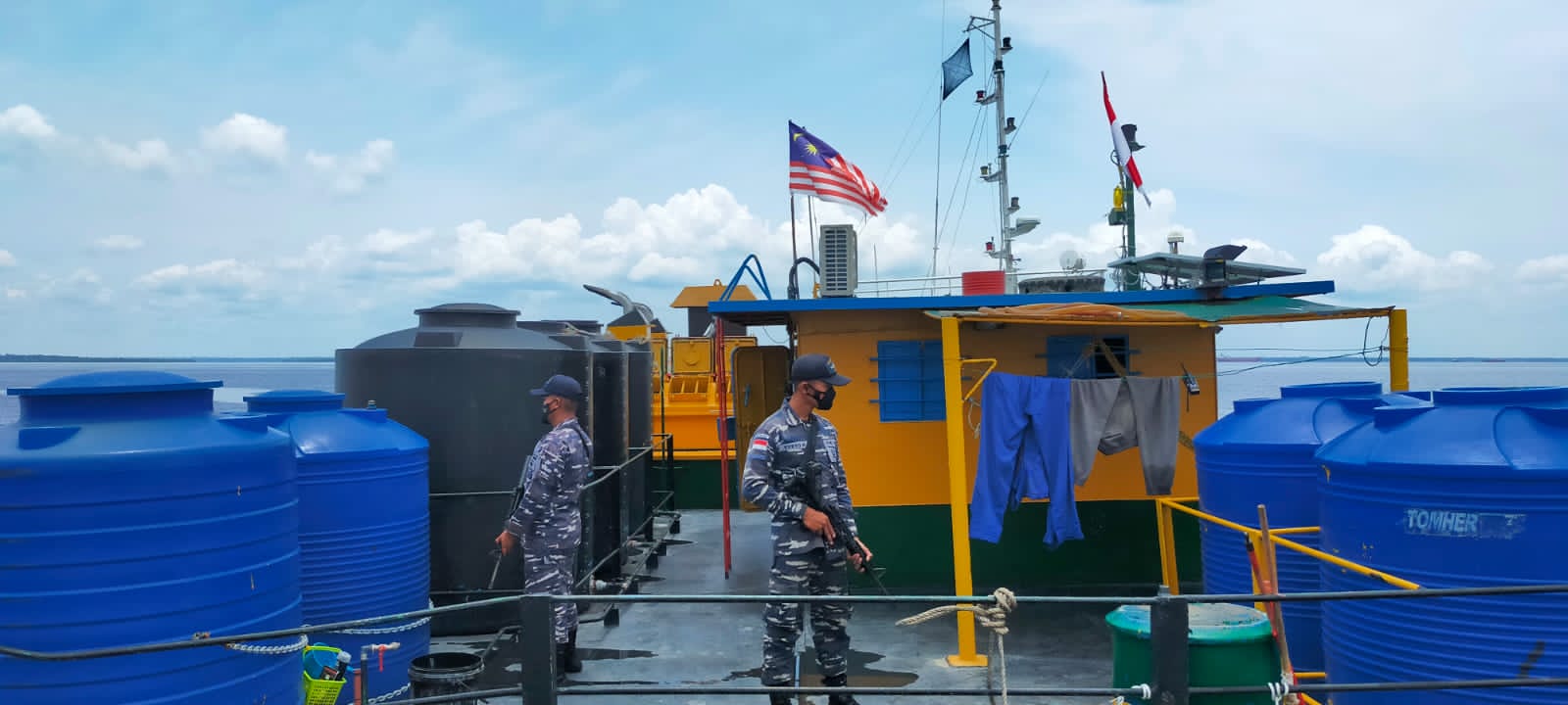 TNI AL Tangkap Tugboat dan Tongkang Bawa PAO