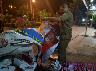 Polsek Medan Baru Kawal Penertiban Alat Peraga Kampanye Cagubsu 