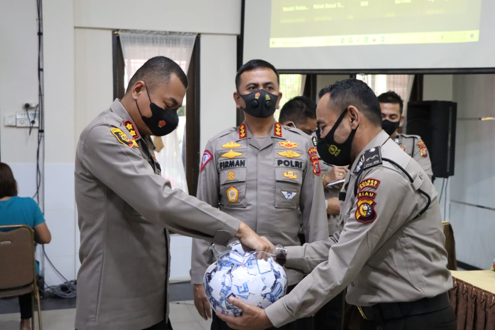 Polres Dumai Laksanakan Pengundian Hadiah Vaksinasi Bagi Lansia dan Bagi Anak Usia 6 – 11 Thn