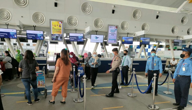 Polsek Kuala Namu Monitor dan Sosialisasi Covid-19 Di Bandara