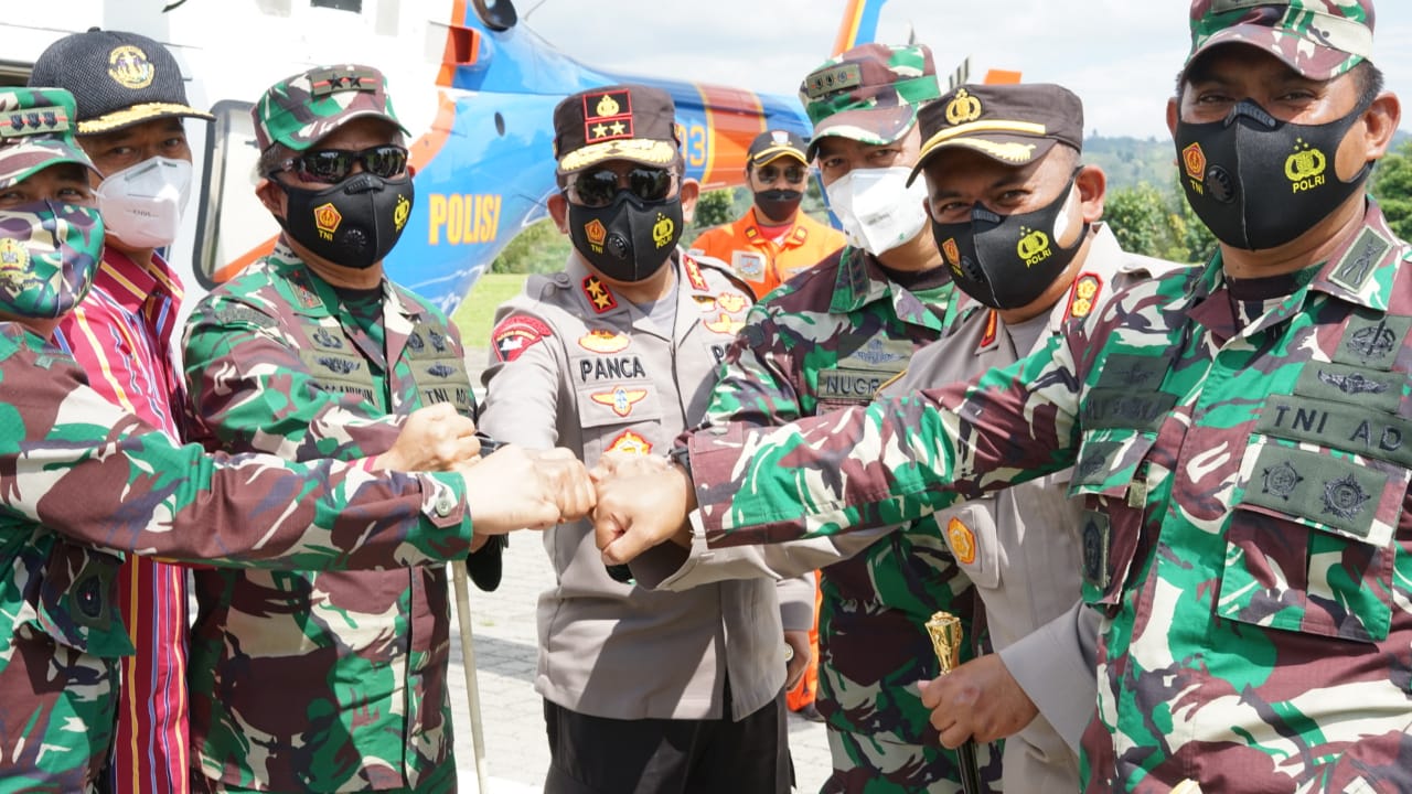 Kapoldasu dan Pangdam I/BB Pimpin Penataan Keramba Jaring Apung di Danau Toba