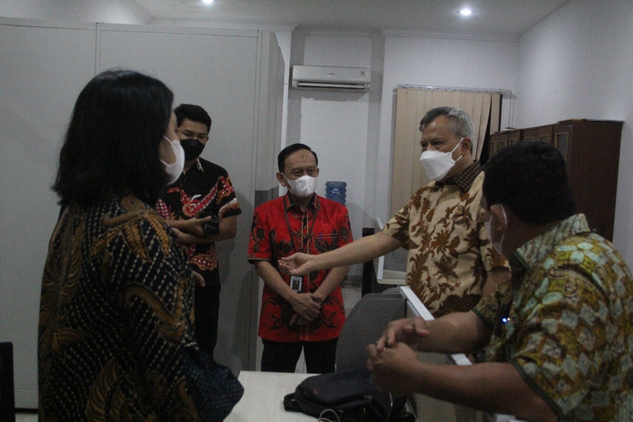 Hari Pertama Bertugas di Kejati Sumut, Idianto Monitoring Seluruh Ruangan