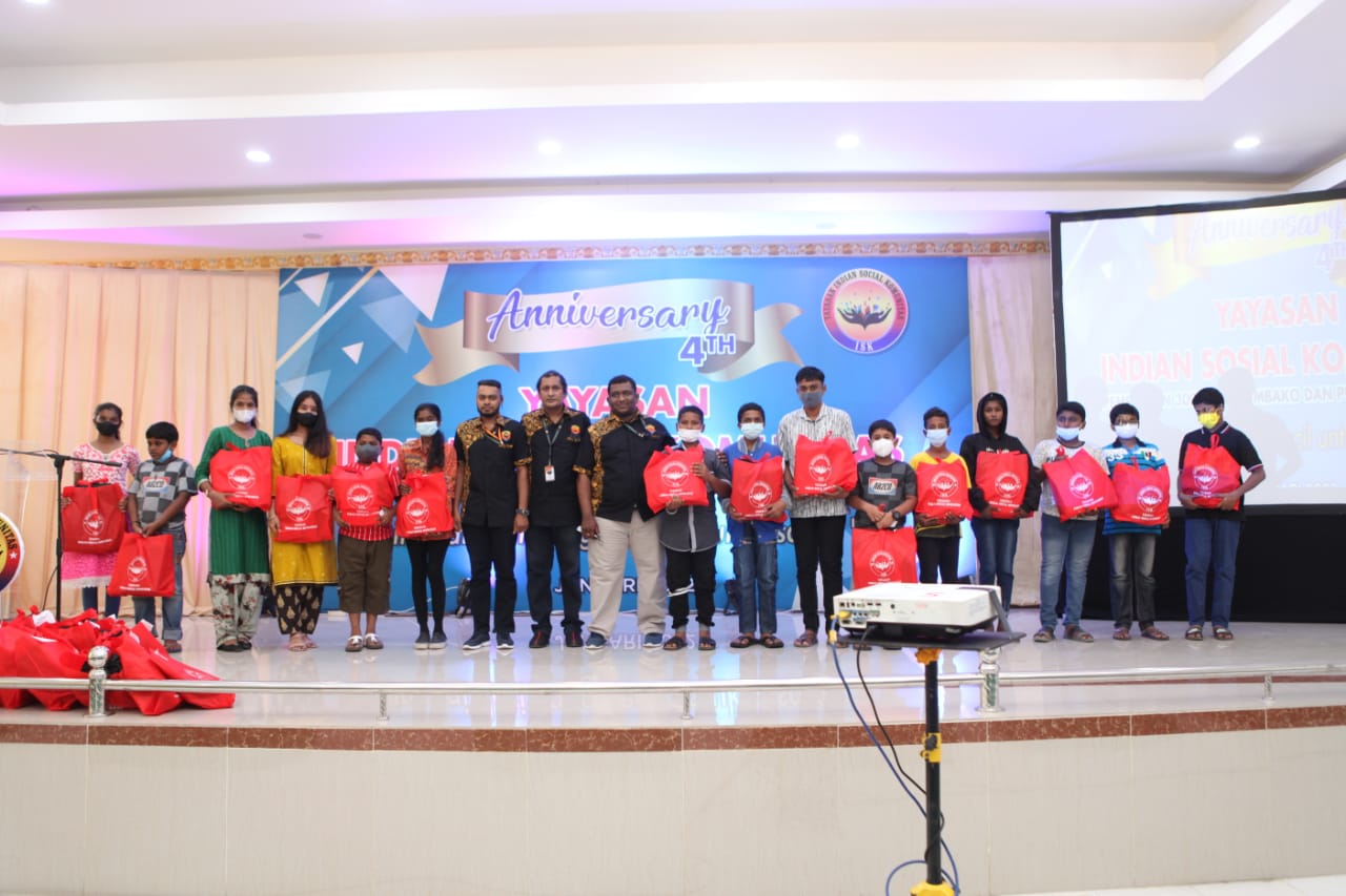 Anniversary 4Th, Yayasan Indian Sosial Komunitas (ISK) Bagikan Sembako dan Gelar Pengobatan Gratis