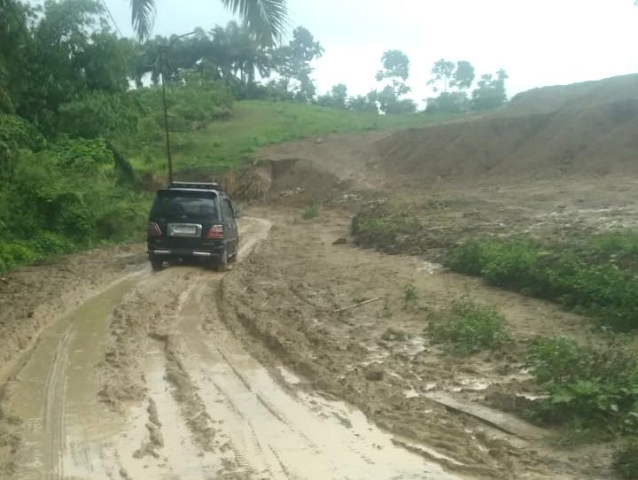 Jalan Berlumpur Akibat Pengerukan Lahan Untuk Perumahan, Warga Tambun Nabolon Resah