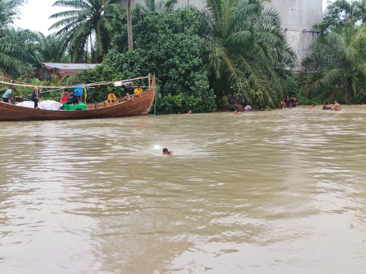 Warga Tanjung Beringin Sergai Hanyut Terbawa Arus Sungai Bedagai