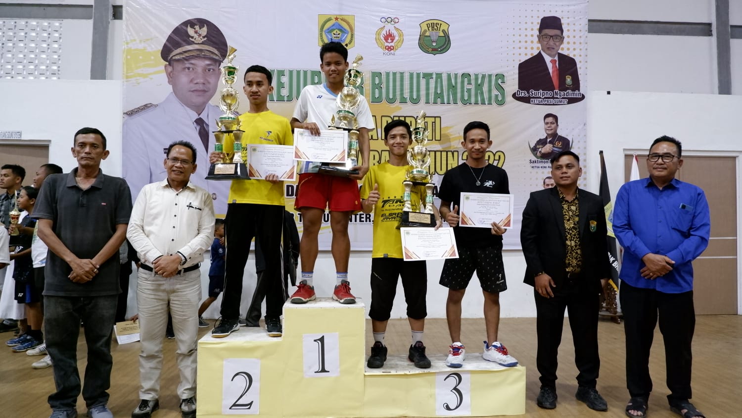 KEJUARAAN BULUTANGKIS PIALA BUPATI PAKPAK BHARAT RESMI DITUTUP