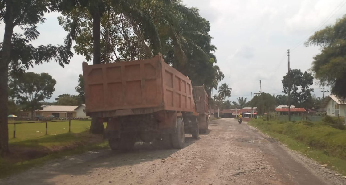 Dampak Polusi Truck Galian C Lintasi Area Jalan Kebun LNK Tanjung Keliling Bikin Resah Warga