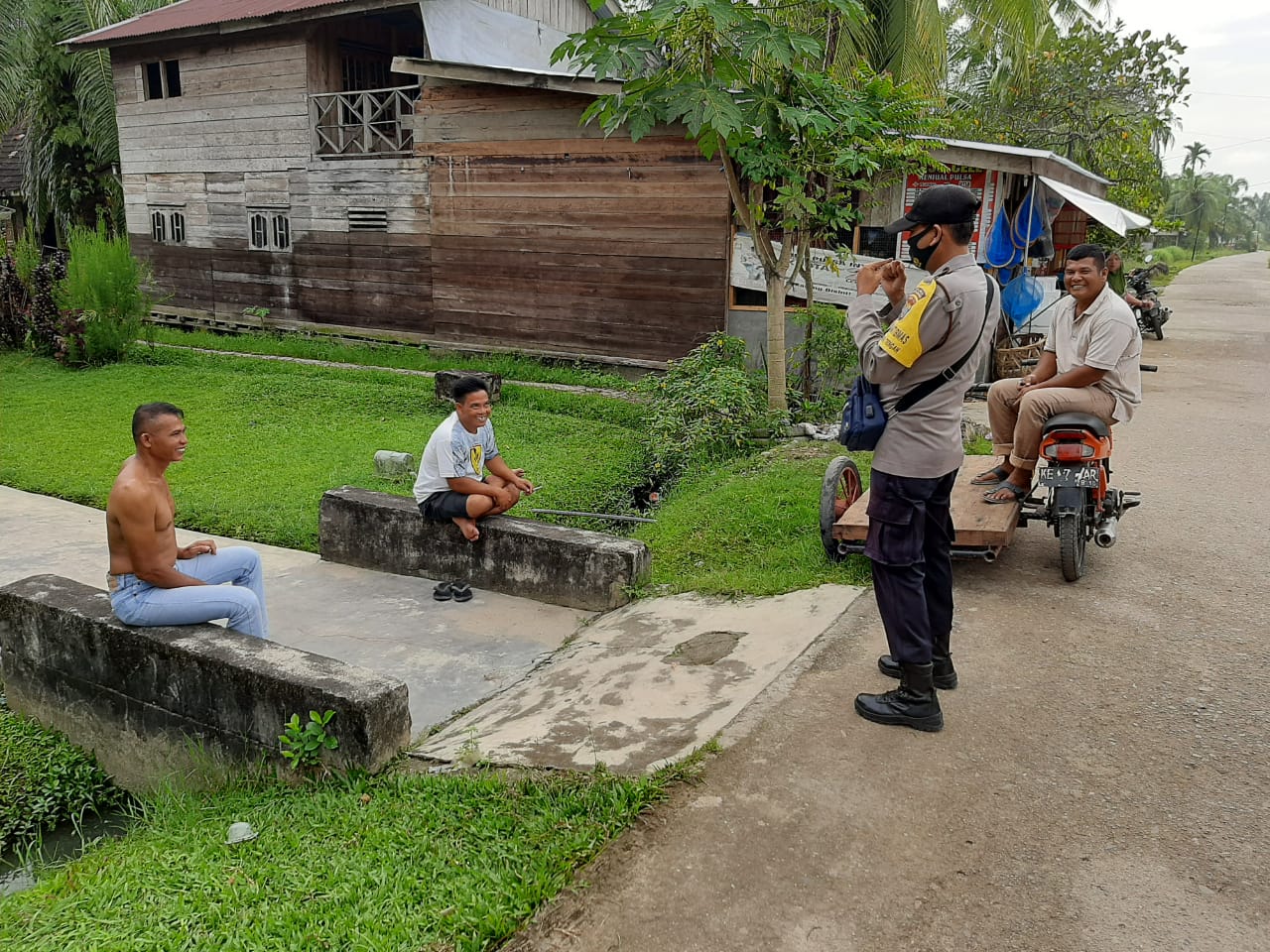 Bhabinkamtibmas Polsek Panai Tengah sampaikan pesan-pesan Kamtibmas di Desa Baganbilah