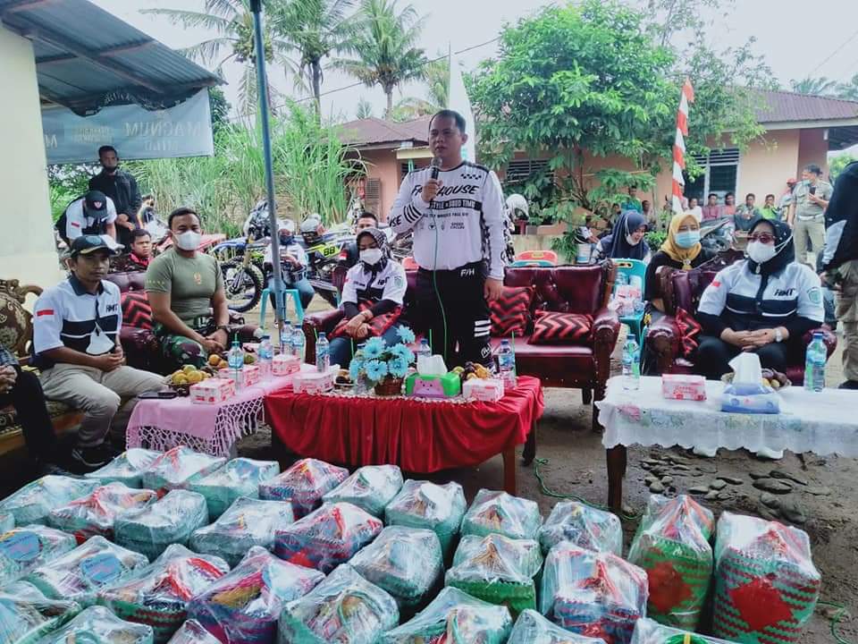 Bupati dan Wakil Bupati Labuhanbatu melaksanakan Bhakti Sosial di Dusun Burnung Bilah Barat