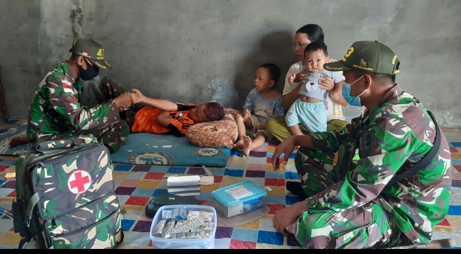 Satgas Yonif MR 413 Jamin Kesehatan Masyarakat Perbatasan RI-PNG