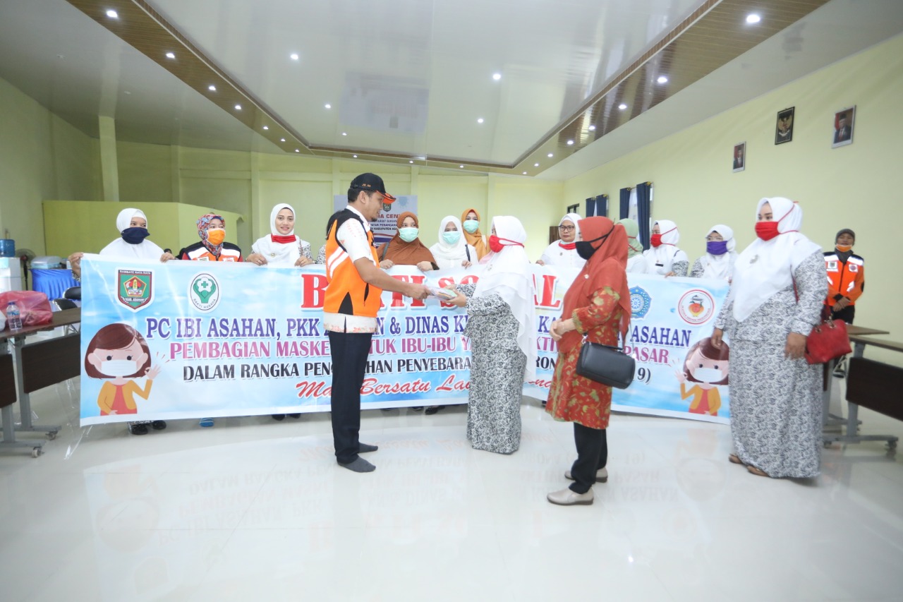 Tim Penggerak PKK Kabupaten Asahan Bersama IBI Dan Dinas Kesehatan Bagi - Bagi Masker 