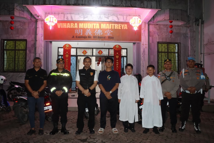 Kapolres Dumai Pantau Kamtibmas Saat Ibadah Malam Tahun Baru Imlek 2577