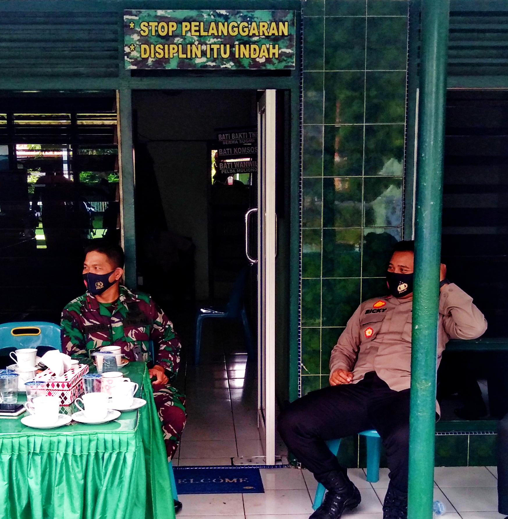 Kapolsek Percut Sei Tuan Kunjungi Koramil 1/3 PST dan Ucapkan HUT TNI Ke-75