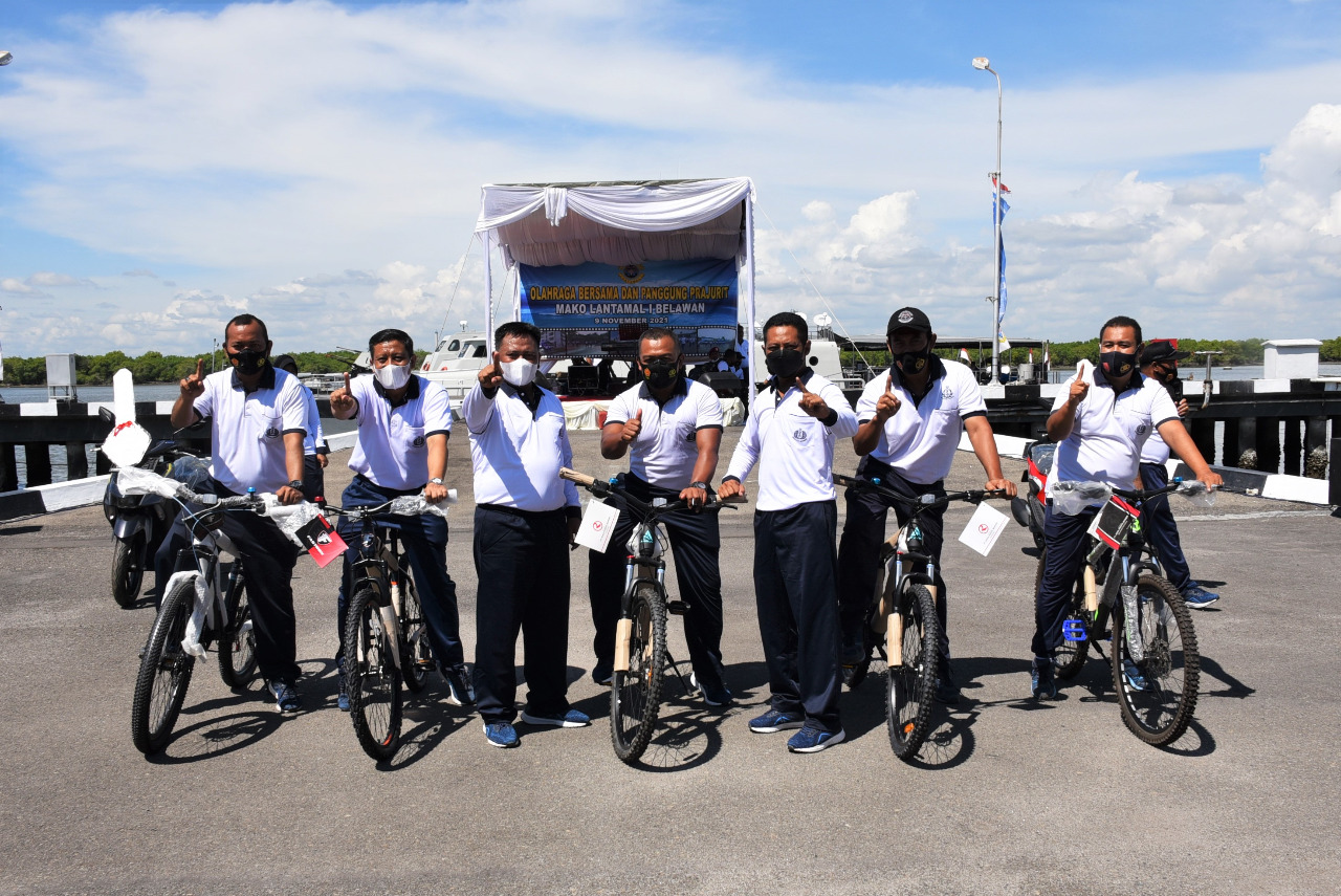 Prajurit TNI AL Lantamal I Semangat Gembira Laksanakan Olahraga Dengan Ratusan Doorprize