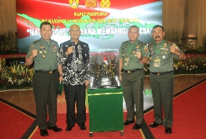 Wali Kota Terima Penghargaan  dari Panglima TNI