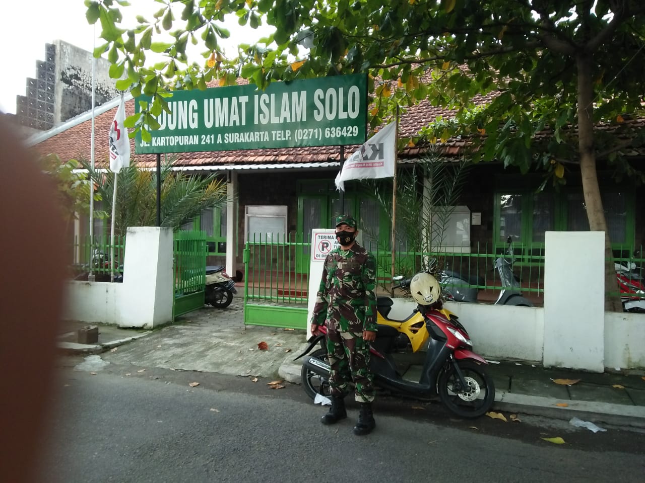 Babinsa Jayengan Sosialisasi dan Himbauan PPKM di Gedung Umat Islam Surakarta