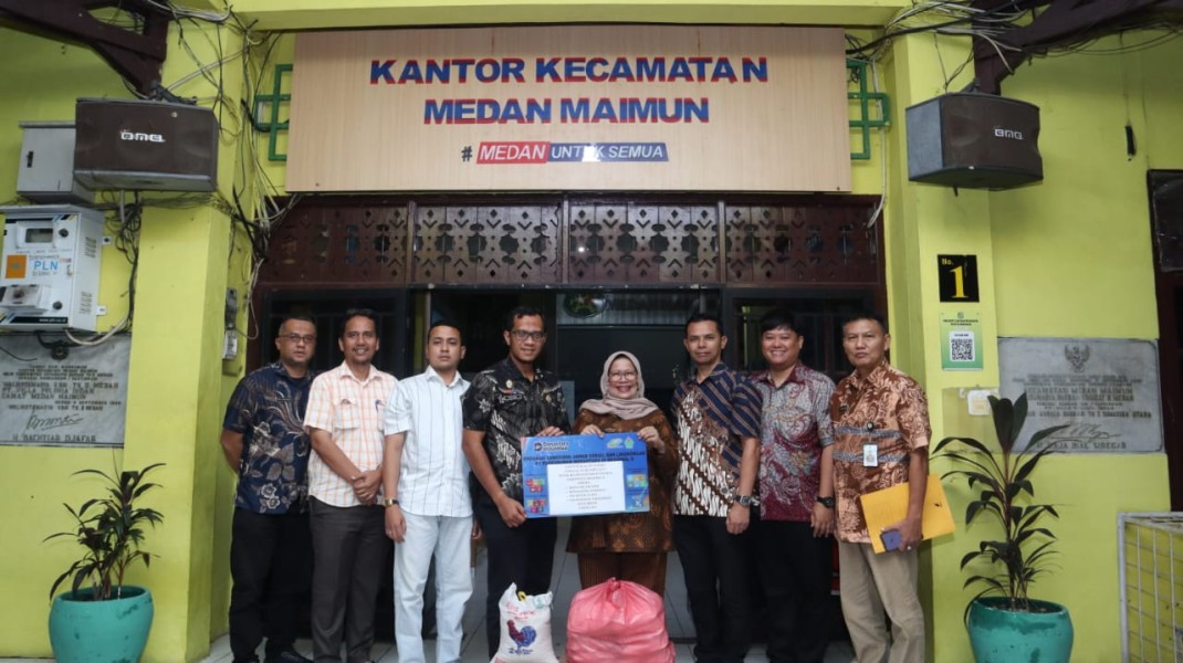 Di Tengah Kepungan Banjir, PTPN IV Regional II Salurkan Bantuan untuk Warga Medan Maimun