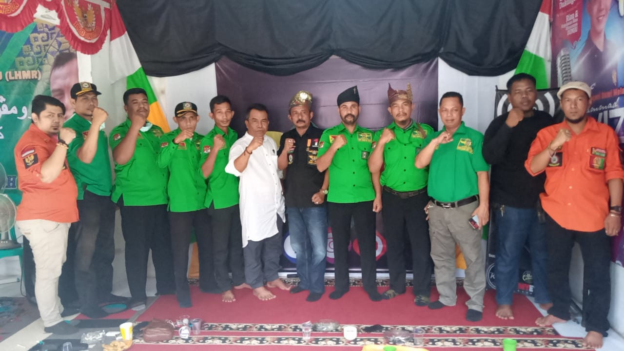 Panglimo RMB-LHMR Kabupaten Rohil Abdul Karim dan para Tumenggung Bersilaturahmi Dengan Haji Gedang
