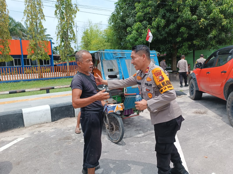 Polsek Dumai Kota laksanakan Giat Cooling Sistim Dengan Pengemudi Dan Tukang Becak Motor