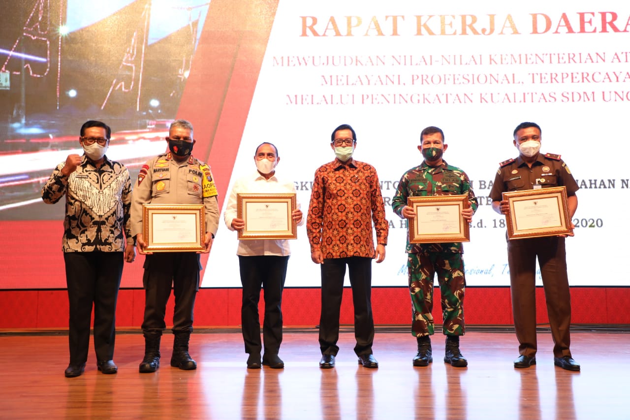 Dukung dan Berpartisipasi, Kajati Sumut Terima Penghargaan dari Kementerian ATR/BPN