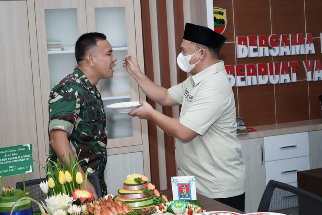 Bupati Labuhanbatu ucapkan Selamat Ulang Tahun ke 42 kepada Dandim 0209/LB