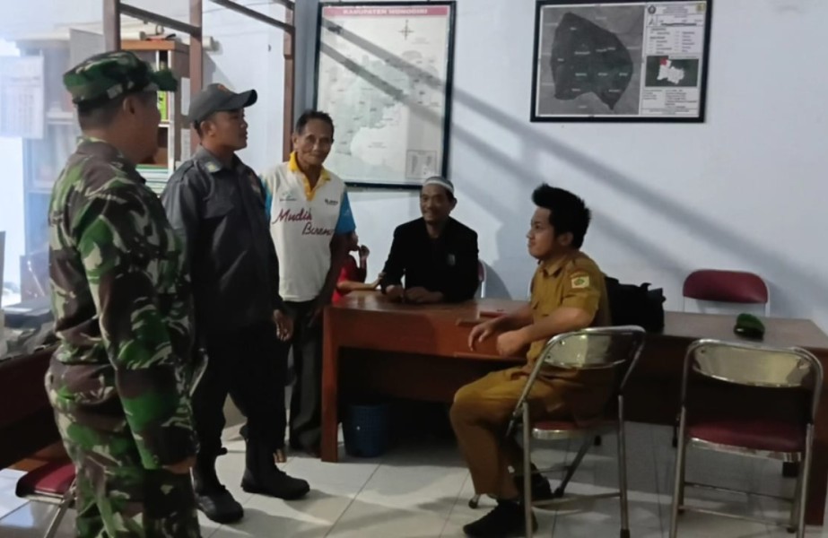 Wujud Nyata Menjaga Kondusivitas Wilayah, Babinsa Patroli Dengan Linmas