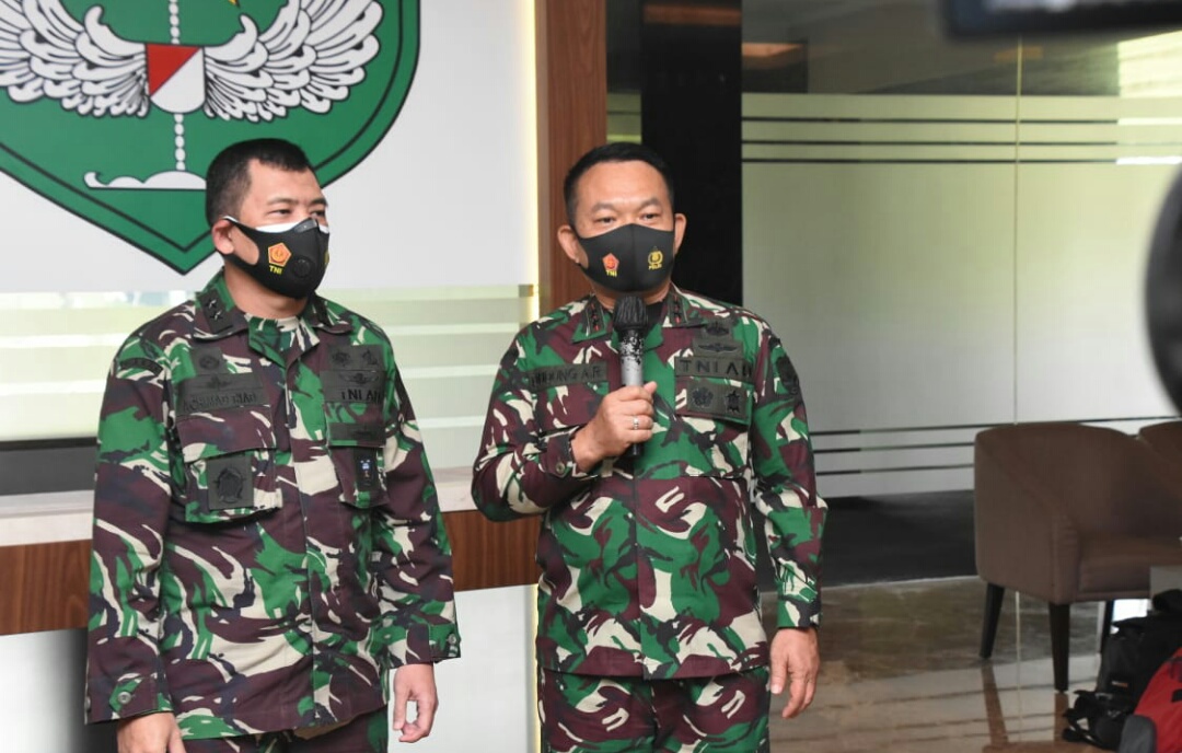 Kapuspen TNI :  Penurunan Baliho HRS Yang Dilakukan  Pangdam Jaya Didukung Panglima TNI