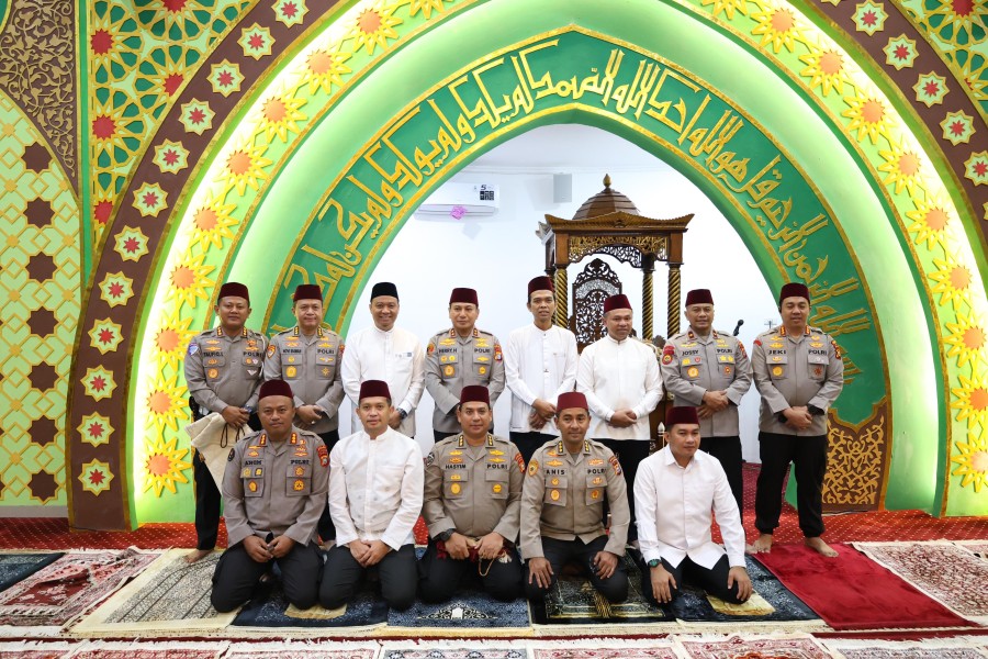 Polda Riau Gelar Kajian Subuh Ilmiah Bersama Ustad Abdul Somad dan Rocky Gerung