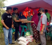Peduli Korban Banjir, IWO Sergai Berikan Bantuan Sembako