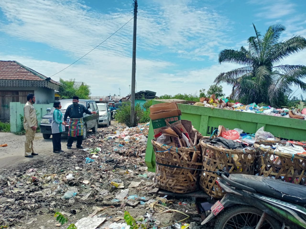 Tumpukan Sampah Pasar Pekan Sialang Buah Tebarkan Aroma Tak Sedap 