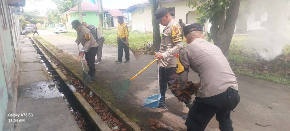 Polsek Bukit Kapur Laksanakan Giat Goro Dengan Warga Rt.05.Kelurahan Bukit Kapur