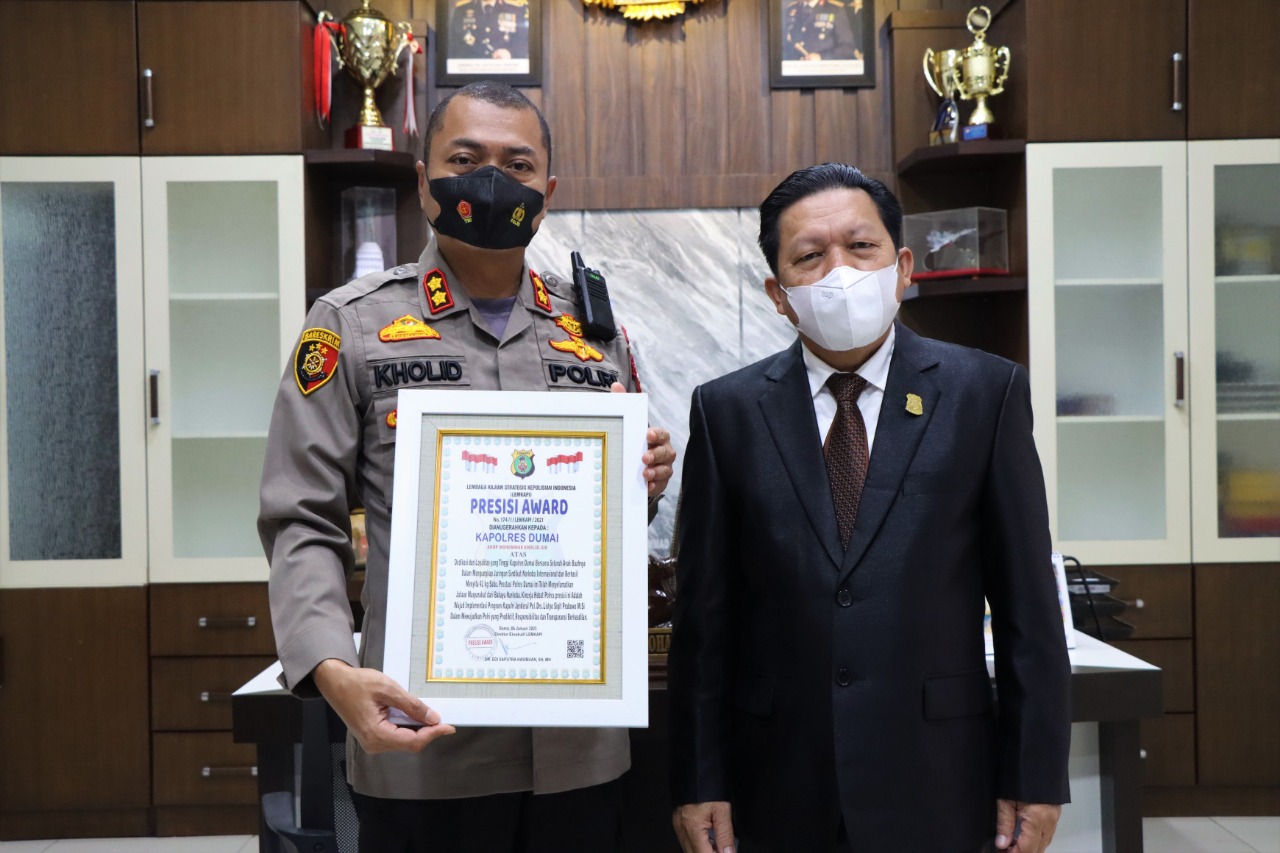LEMKAPI Berikan Penghargaan Presisi Award Kepada Kapolres Dumai