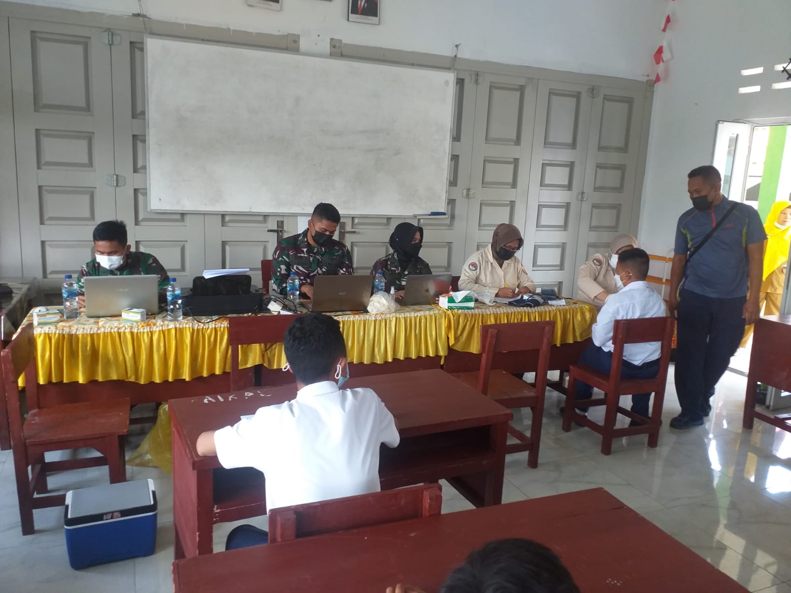 Tim Vaksinasi TNI AL Lantamal I Dukung Serbuan Vaksin Dosis 2 Terhadap Pelajar SMPN 39