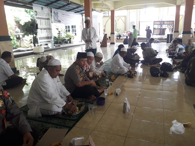Kapolres Belawan Sholat Jumat Berjamaah di Masjid Jami Belawan