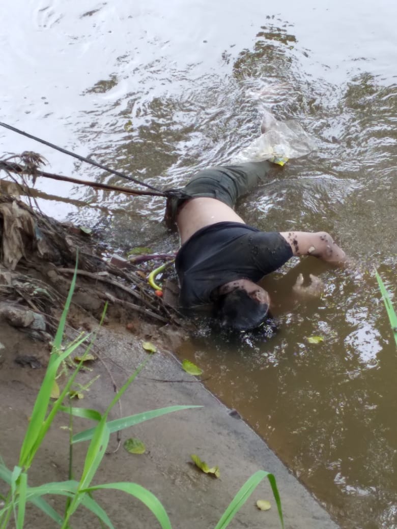 Warga Temukan Mayat Pria Tanpa Identitas Mengapung Di Sungai Deli
