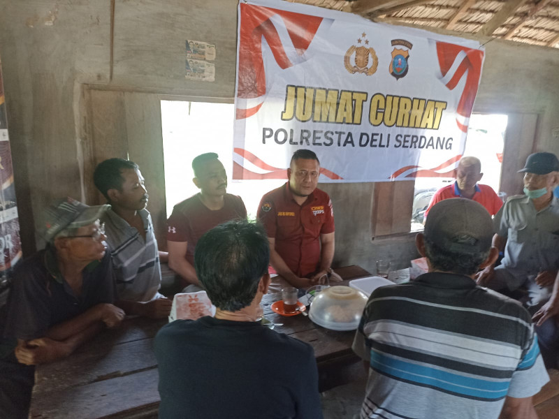 Peduli Korban Kebakaran, Polsek Tiga Juhar Polresta Deli Serdang Berikan Bantuan Sembako