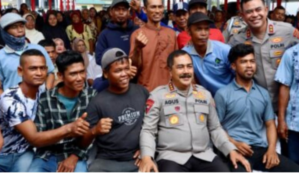 Kapolres Belawan Dampingi Kunjungan Wakapolri Dan Kapolda Sumut Silaturahmi Nelayan Pesisir