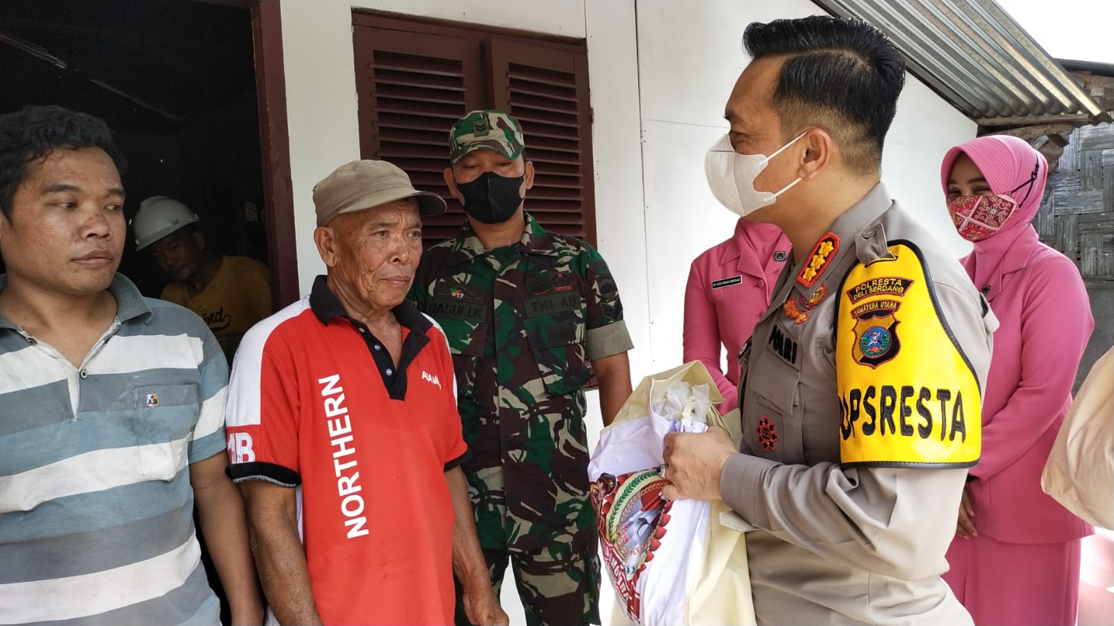 Kapolresta Deli Serdang Resmikan Bedah Rumah Dalam Rangka HUT Bhayangkara ke-76