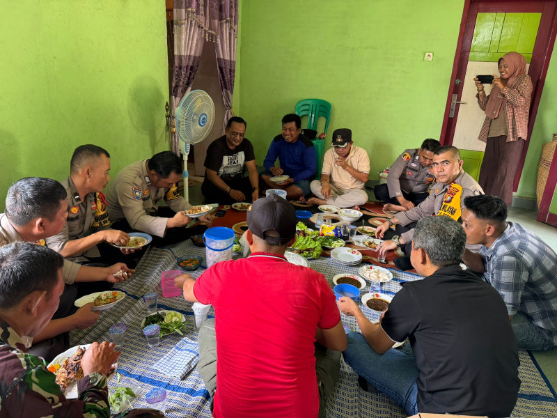 Polsek Bukit Kapur Mengelar Kegiatan Cooling Sisti. Jumaat Berkah Makan Siang Bersama