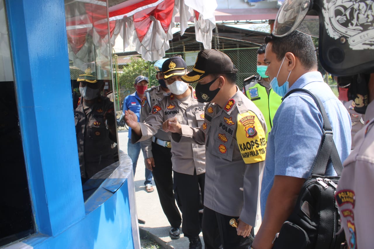 Kapolres Sergai Cek TKP Pecahnya Kaca Pos Lantas  Simpang Tiga Pekan Perbaungan 