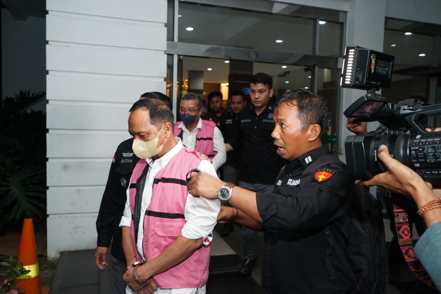 Diduga Terlibat Tindak Pidana Korupsi Pelepasan Asset PTPN I Untuk Perumahan Citraland, Dua Mantan Pejabat BPN Dijebloskan ke Dalam Jeruji Besi