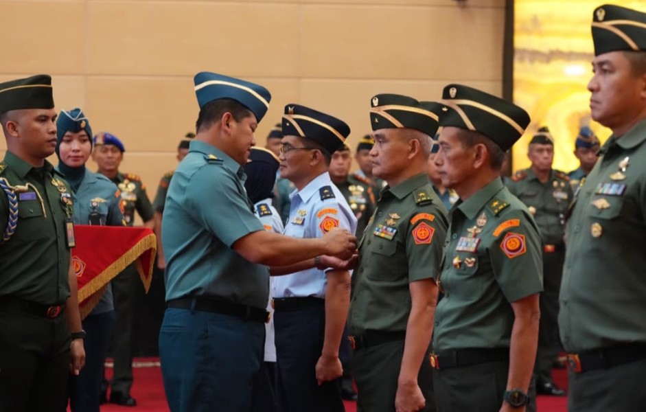 Sertijab Tiga Kabalakpus TNI, Panglima TNI Dorong Regenerasi dan Peningkatan Kinerja Organisasi