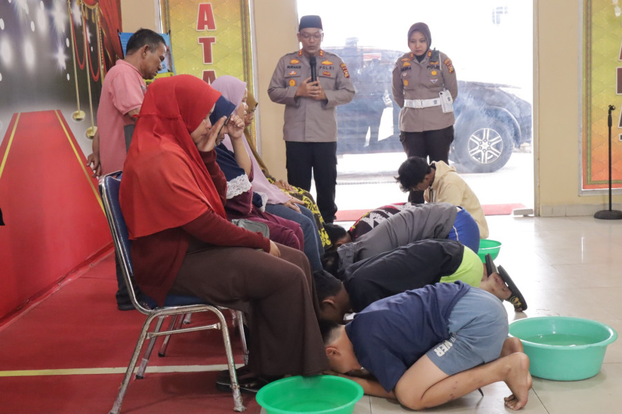 Polres Dumai Berikan Hukuman pada Pelajar yang Tawuran