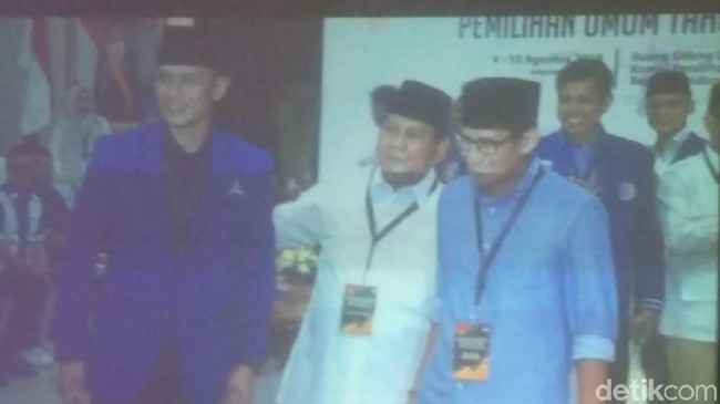 Prabowo Ajak Sandiaga dan AHY Foto Bareng di KPU