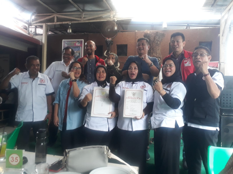 Dewan Pakar M3 Indonesia H. M. Nezar Djoeli Serahkan SK Pengurus DPP dan 21 DPC Kota Medan