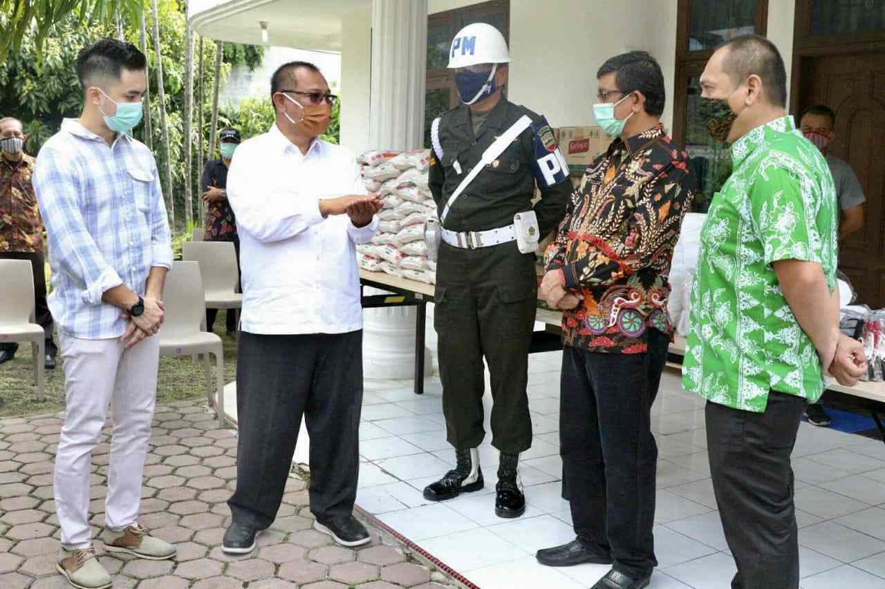 Pemko Medan Terima Bantuan dari Nanyang Zhi Hui Atasi Dampak Sosial Covid-19 Di Kecamatan Medan Baru